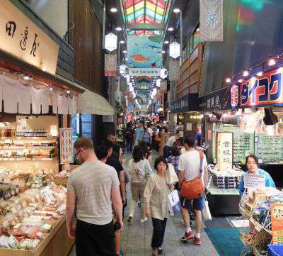Explore Kyoto's food specialities in Nishiki Market